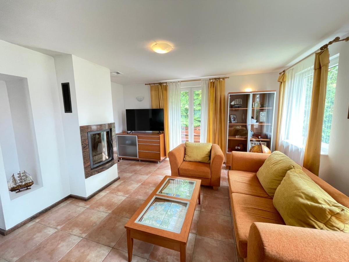 Dom Kapitana Villa Mikołajki Exteriör bild